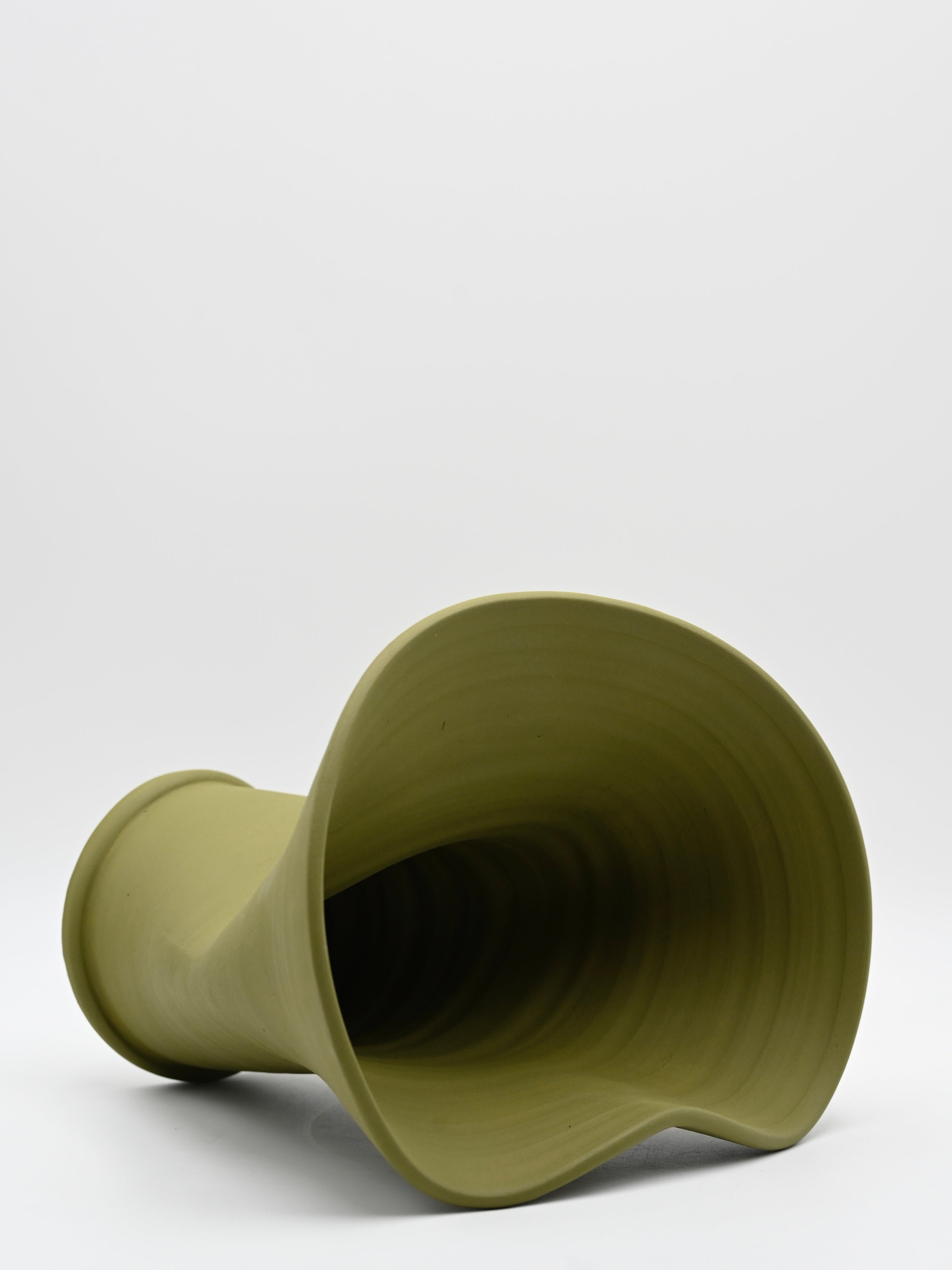 Vaso lavorato al tornio in ceramica | Verde oliva