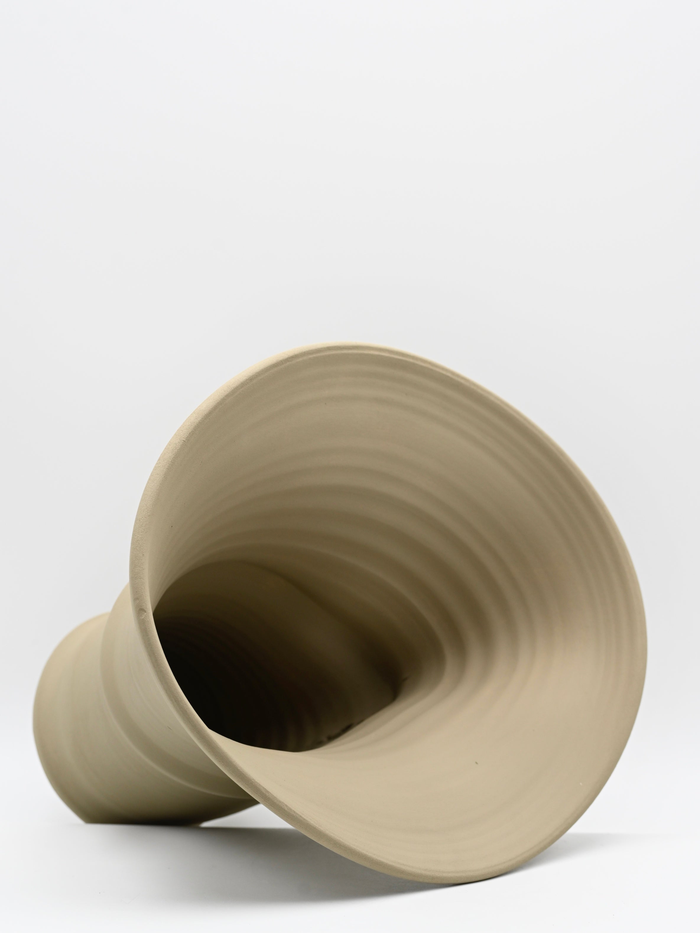 Wheel-thrown ceramic vase | Sesame seeds