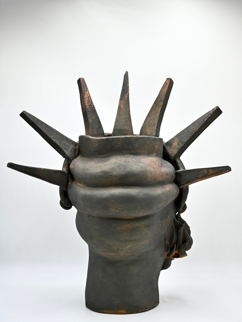 Scultura "FREE WOMAN" in Ceramica