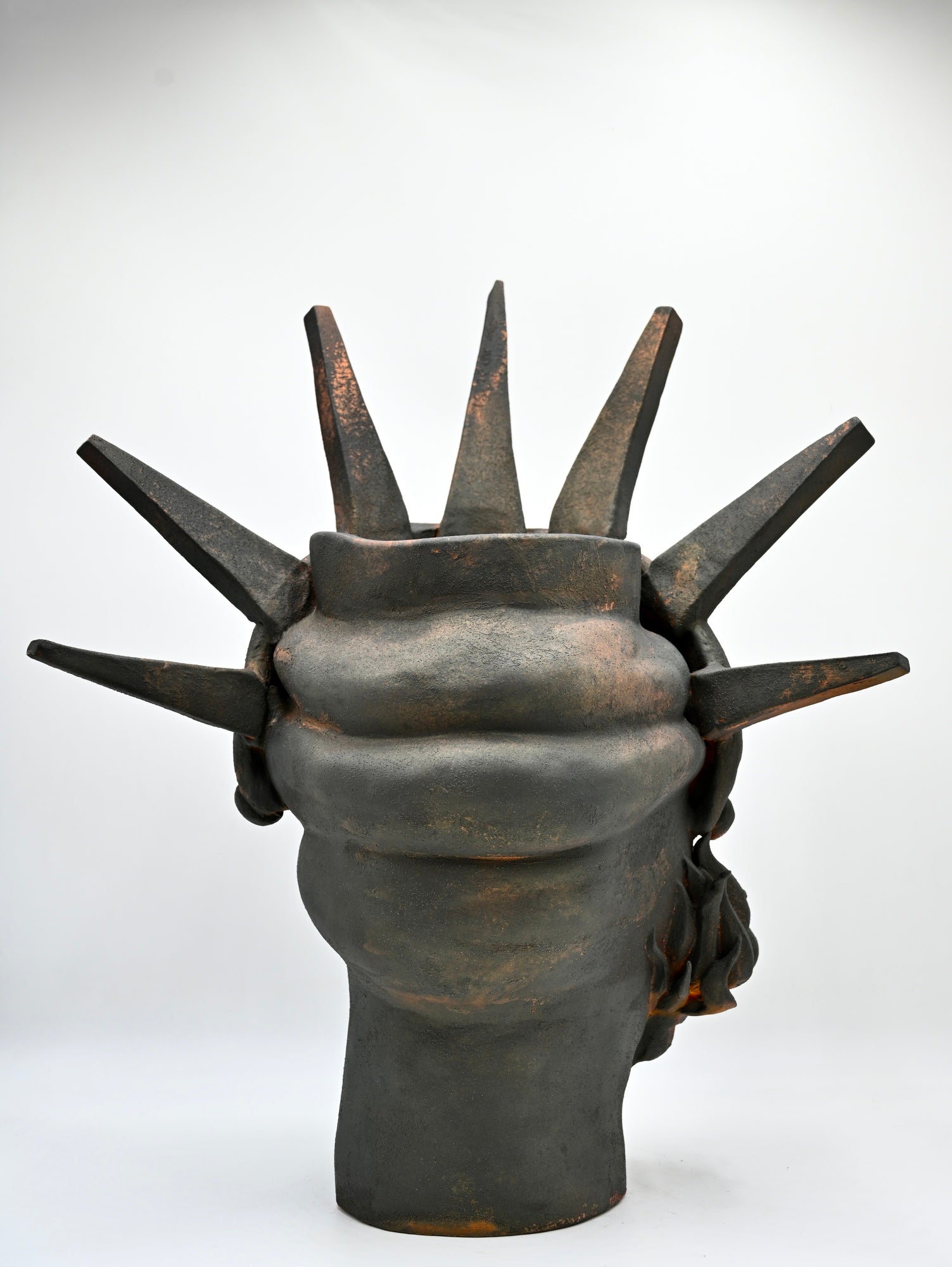 Scultura "FREE WOMAN" in Ceramica