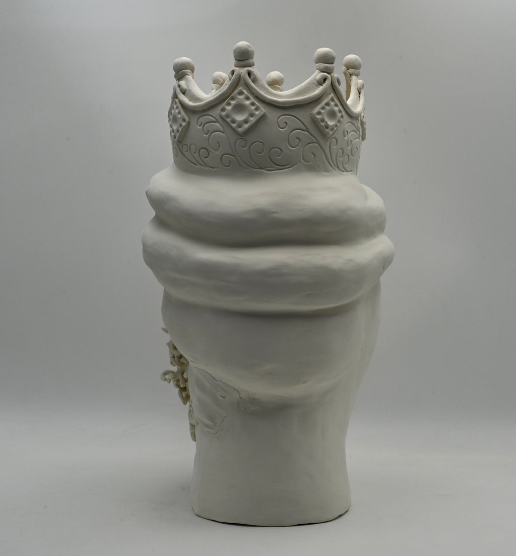 Scultura "MIKEYA" in Ceramica